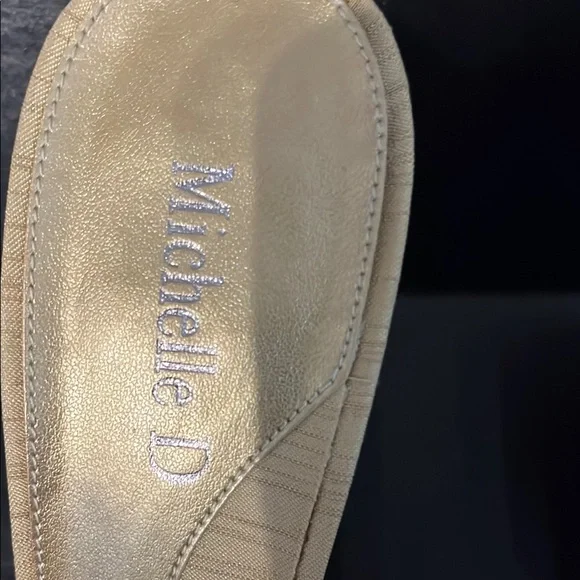 Vintage Michelle D Tan Heels with Open-Toe Design and Decorative Chains - Picture 3 of 6